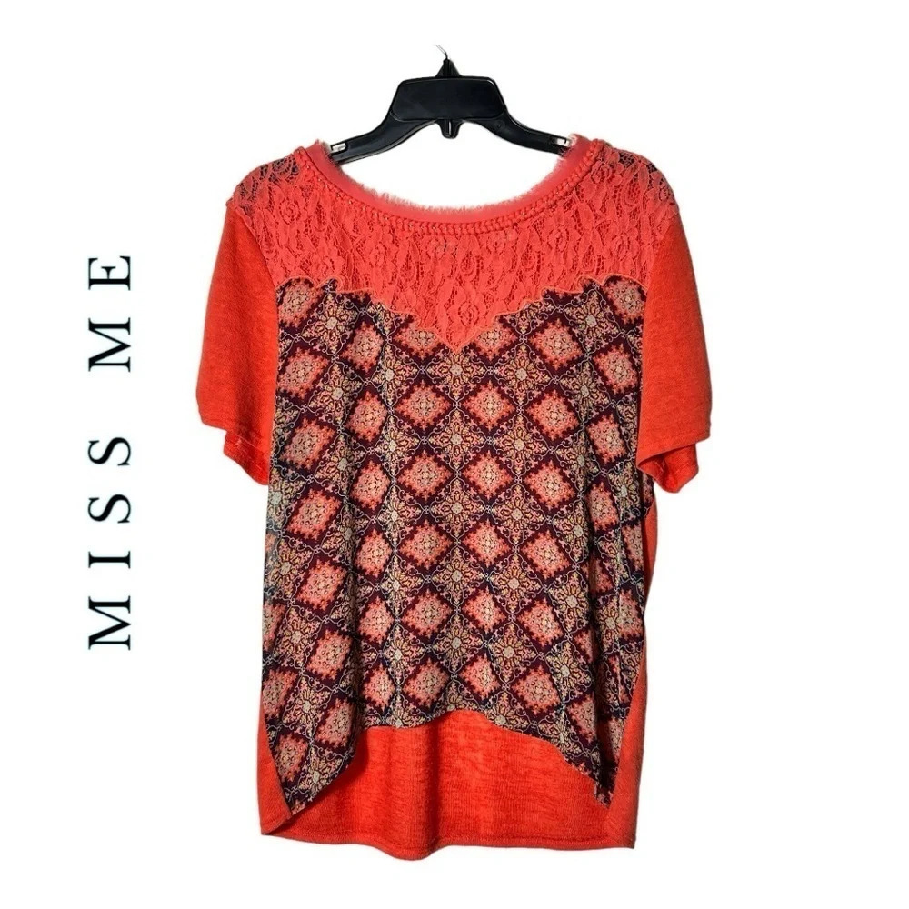 1902. MISS ME SHORT SLEEVE TOP RAW HEM AROUND NECK LINE AND BRAID SIZE LARGE